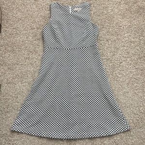 Sleeveless black and white dress